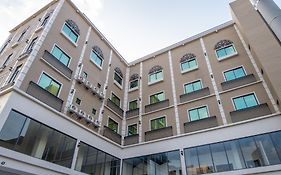 Hampton Suites